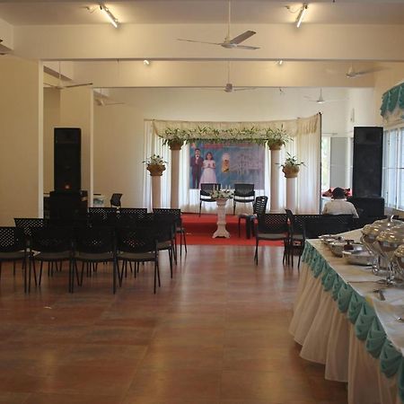 Отель Angamaly Convention Centre Коччи Экстерьер фото