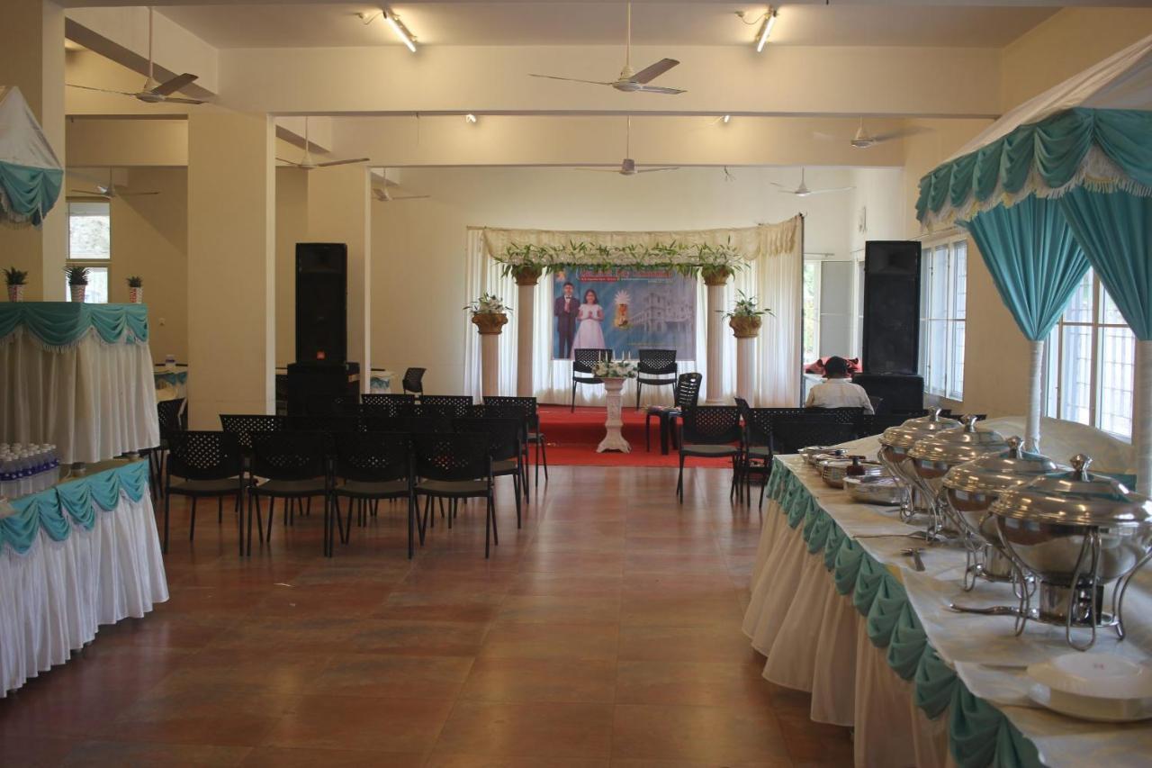 Отель Angamaly Convention Centre Коччи Экстерьер фото