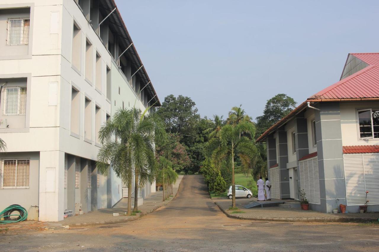 Отель Angamaly Convention Centre Коччи Экстерьер фото
