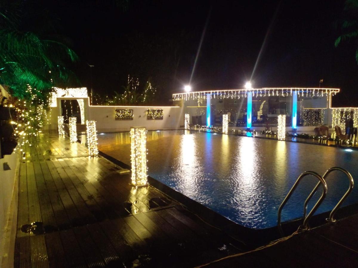 Отель Angamaly Convention Centre Коччи Экстерьер фото