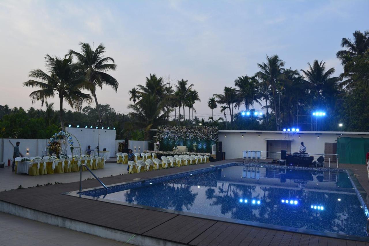 Отель Angamaly Convention Centre Коччи Экстерьер фото