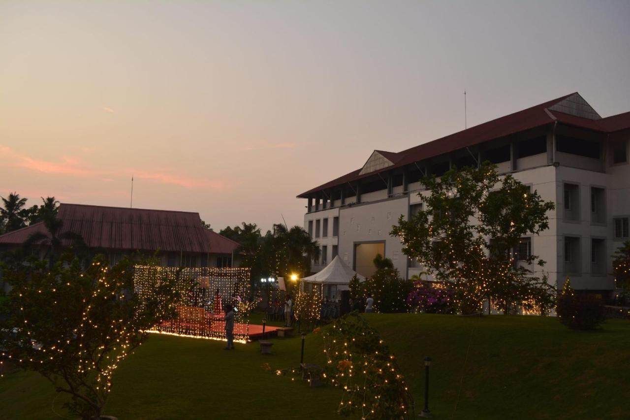 Отель Angamaly Convention Centre Коччи Экстерьер фото
