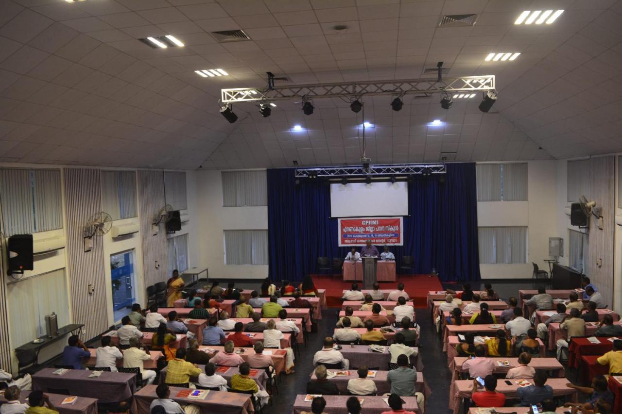 Отель Angamaly Convention Centre Коччи Экстерьер фото