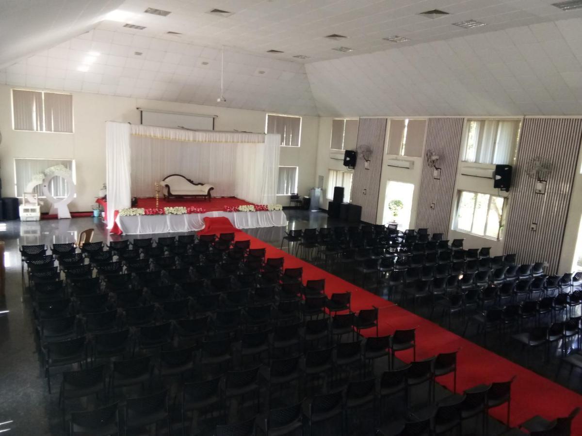 Отель Angamaly Convention Centre Коччи Экстерьер фото